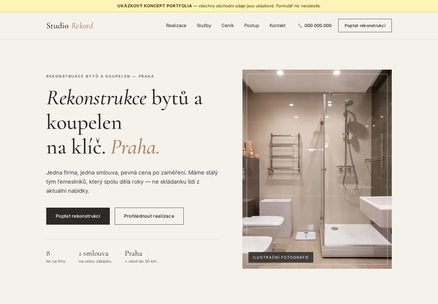 Desktopová podoba demo webu Studio Rekord — světlá úvodní sekce se serifovým nadpisem a fotografií moderní koupelny